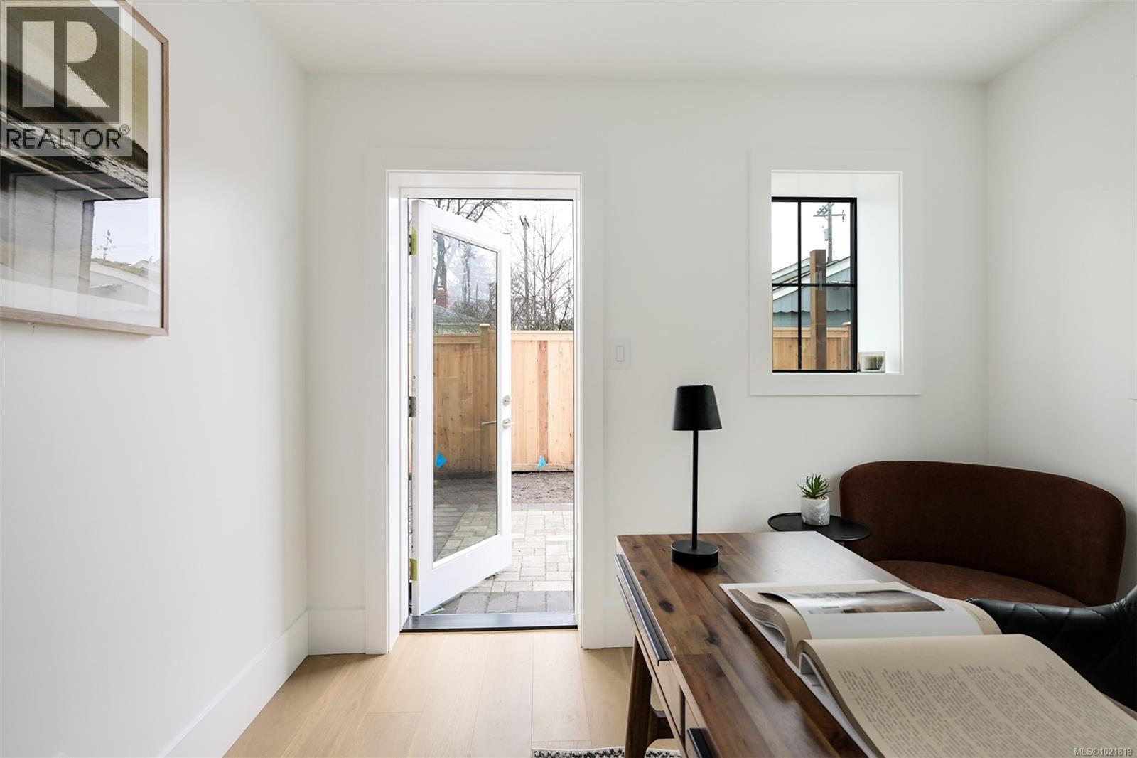 2 2268 Bowker Ave, Oak Bay, BC - Indoor