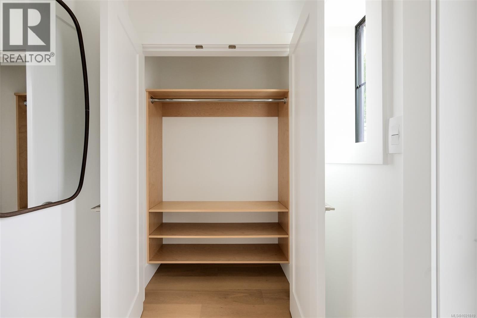 2 2268 Bowker Ave, Oak Bay, BC - Indoor