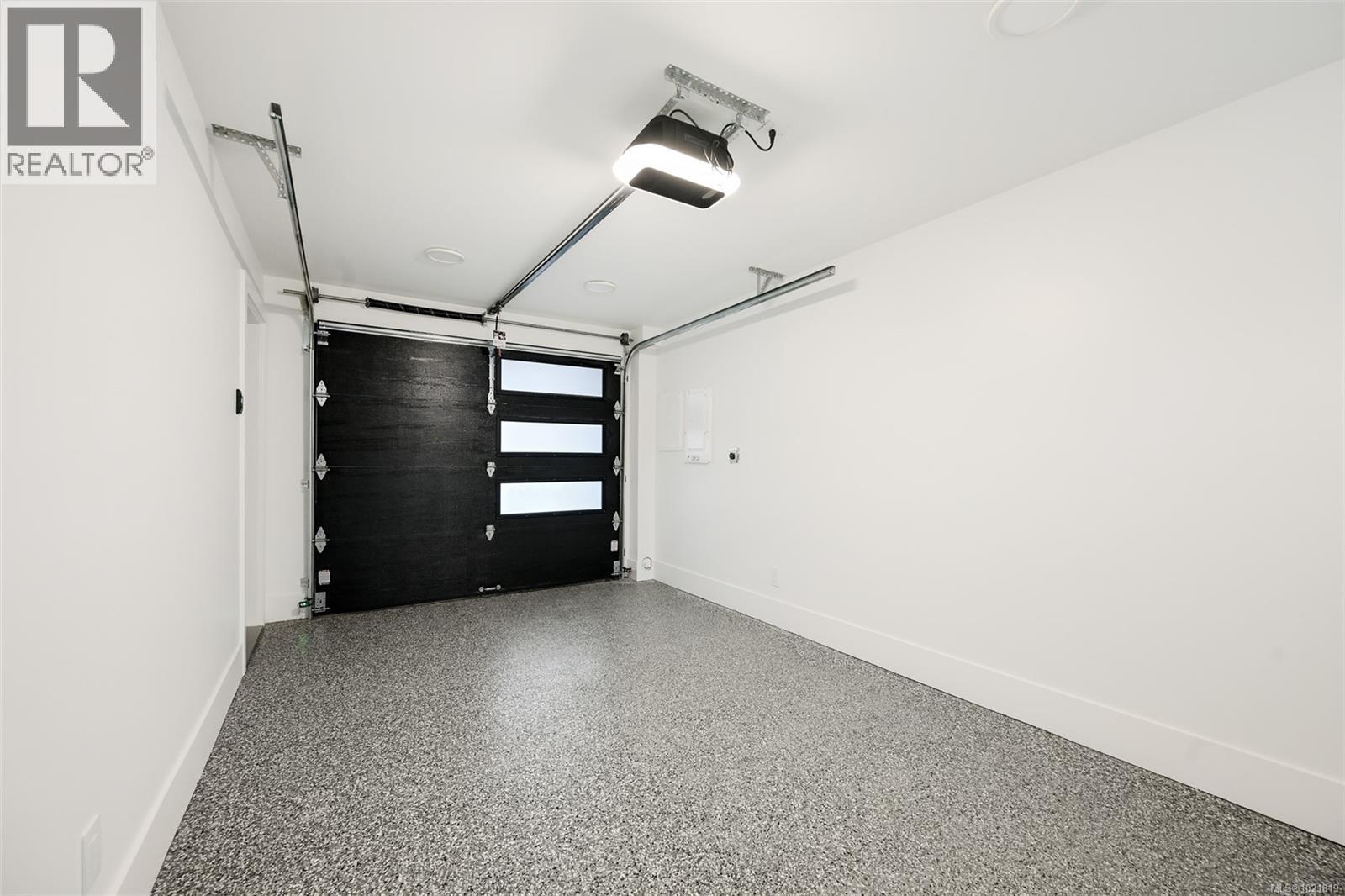 2 2268 Bowker Ave, Oak Bay, BC - Indoor Photo Showing Garage