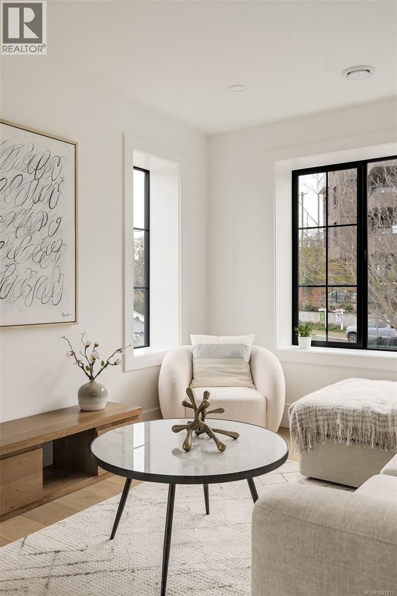 2 2268 Bowker Ave, Oak Bay, BC - Indoor