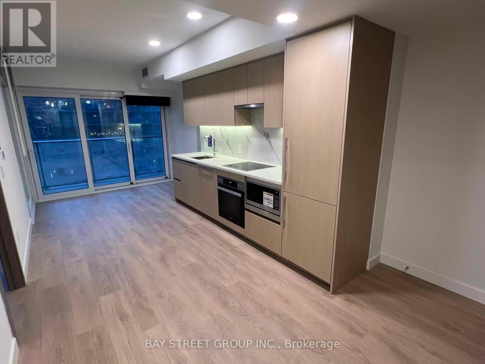 1610 - 3 Concord Cityplace Way, Toronto, ON - Indoor