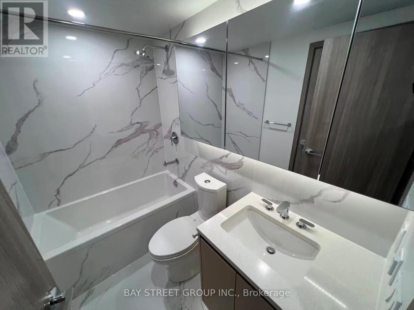 1610 - 3 Concord Cityplace Way, Toronto, ON - Indoor Photo Showing Bathroom