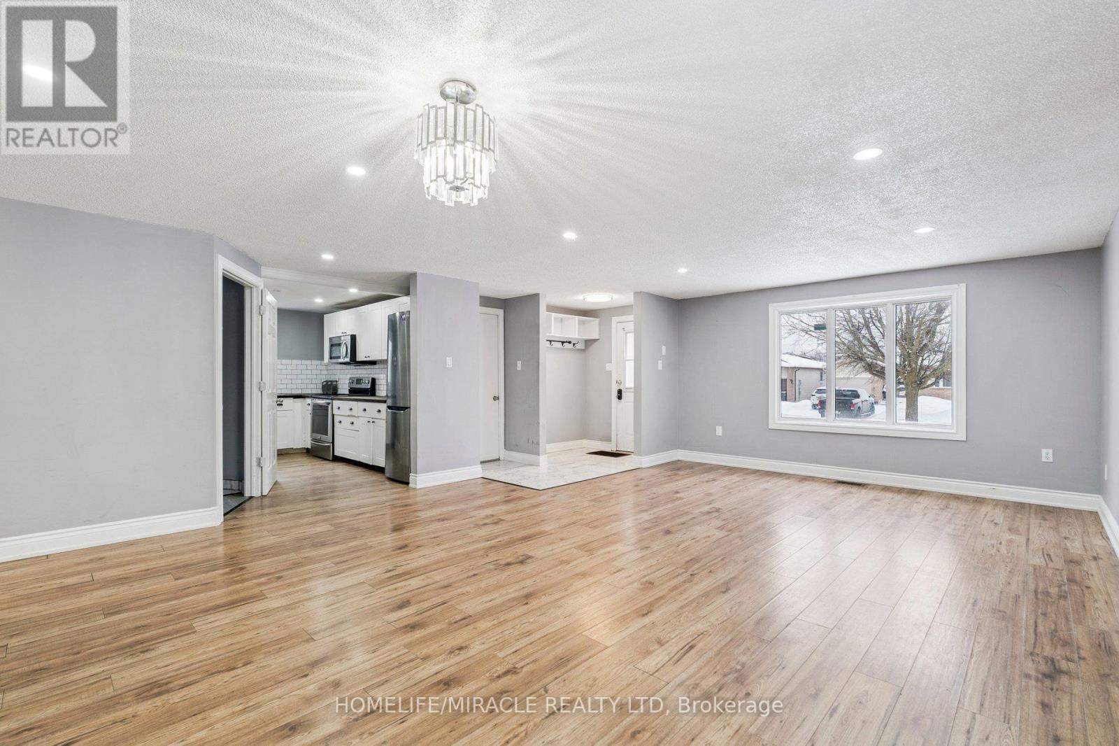 147 Hickling Trail, Barrie, ON - Indoor Photo Showing Other Room
