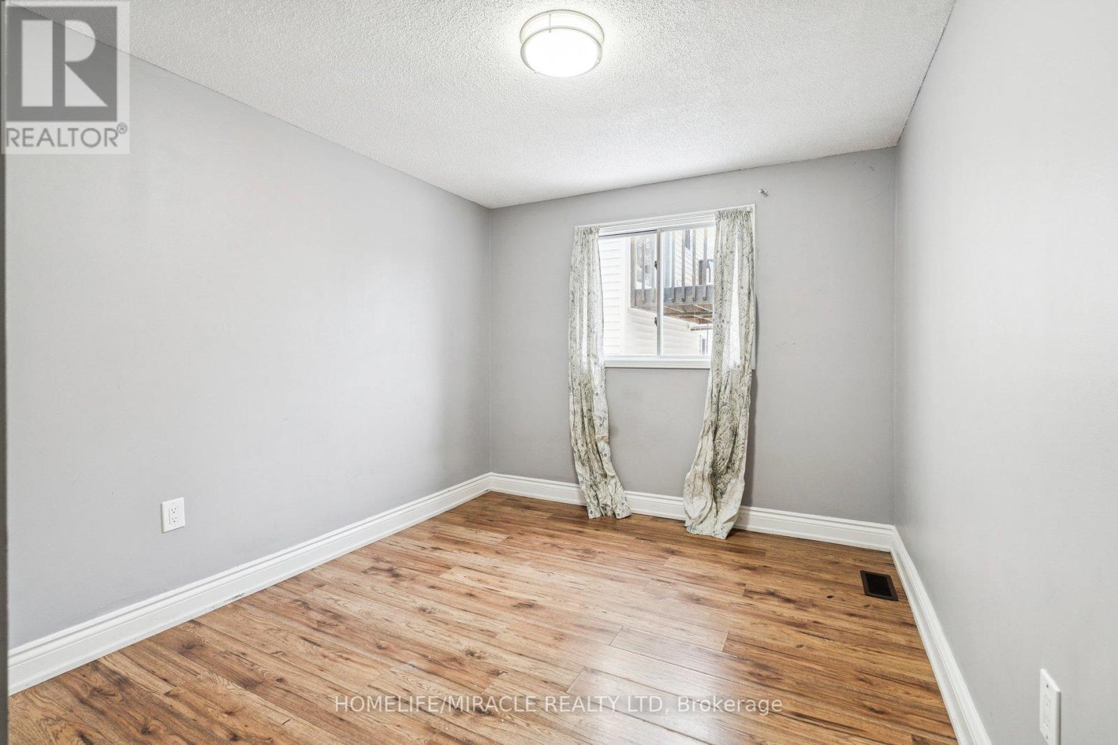147 Hickling Trail, Barrie, ON - Indoor Photo Showing Other Room