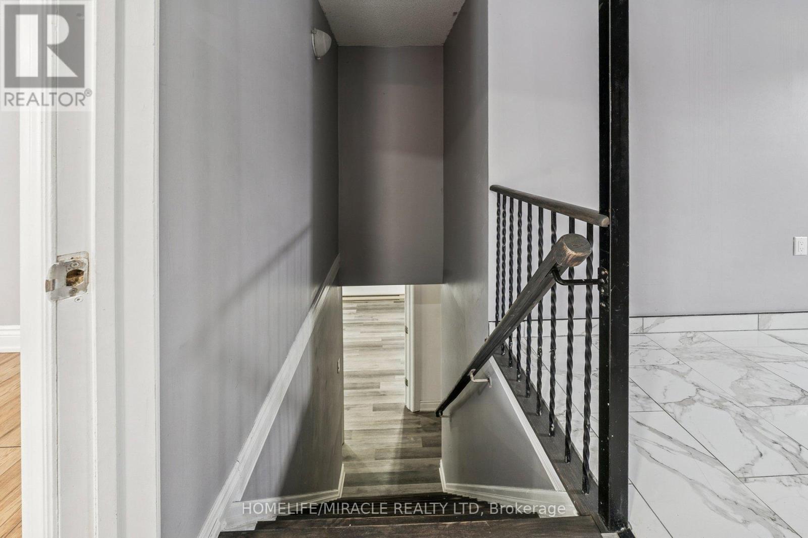 147 Hickling Trail, Barrie, ON - Indoor Photo Showing Other Room