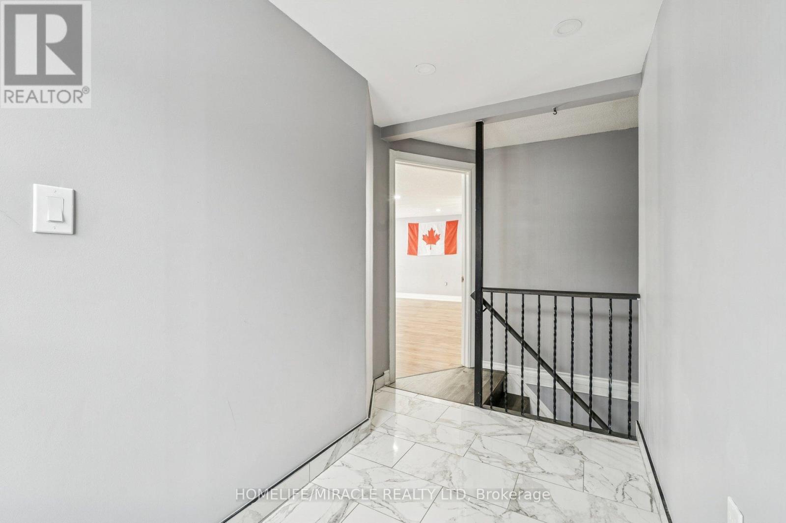 147 Hickling Trail, Barrie, ON - Indoor Photo Showing Other Room
