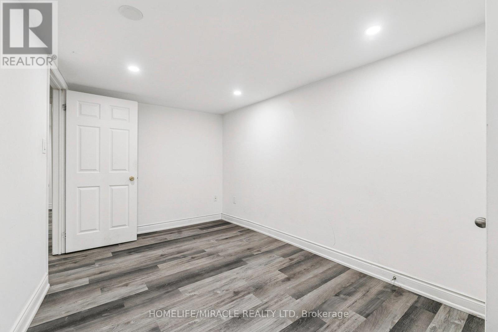 147 Hickling Trail, Barrie, ON - Indoor Photo Showing Other Room
