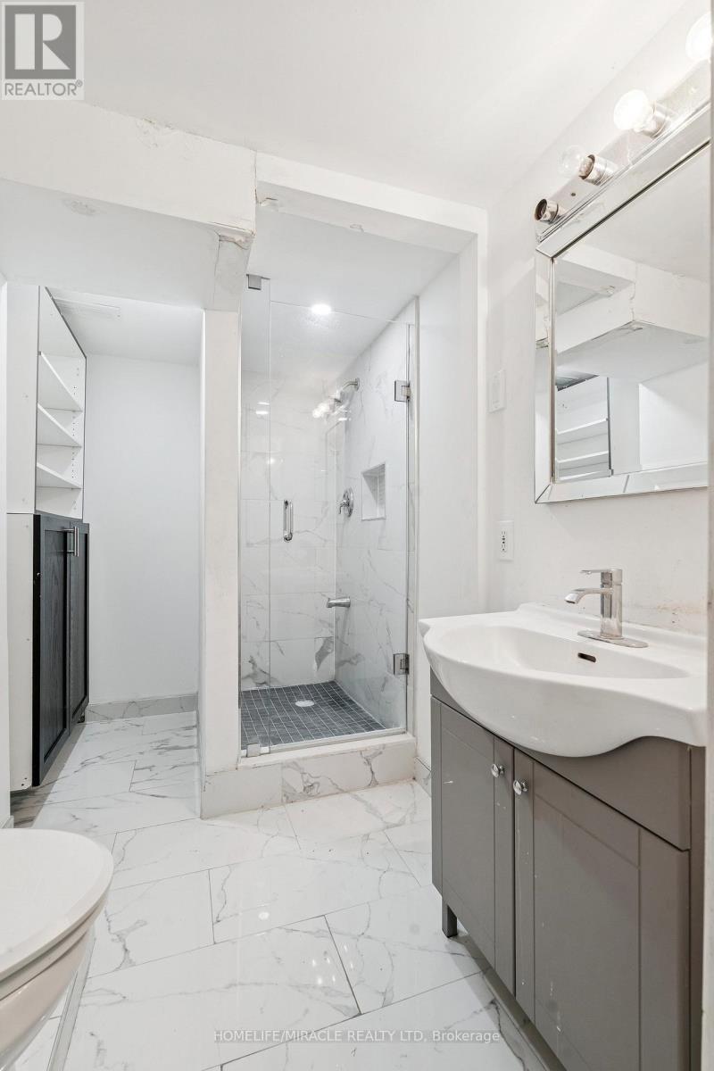 147 Hickling Trail, Barrie, ON - Indoor Photo Showing Bathroom