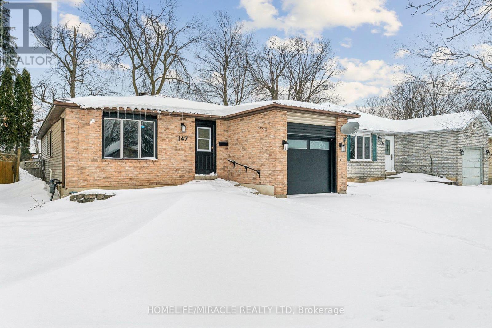 147 Hickling Trail, Barrie, ON - Outdoor