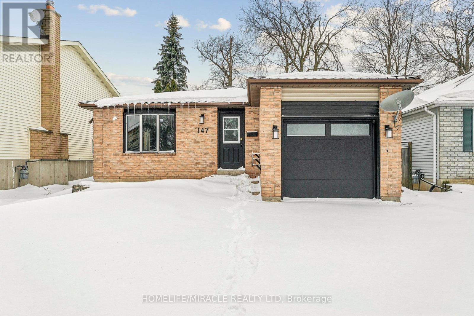147 Hickling Trail, Barrie, ON - Outdoor