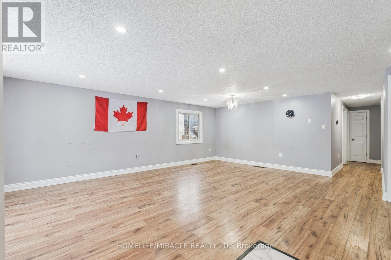 147 Hickling Trail, Barrie, ON - Indoor Photo Showing Other Room
