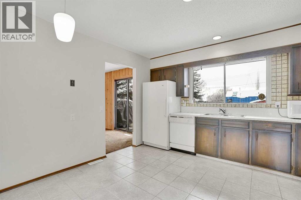 107 Silver Brook Drive Nw, Calgary, AB