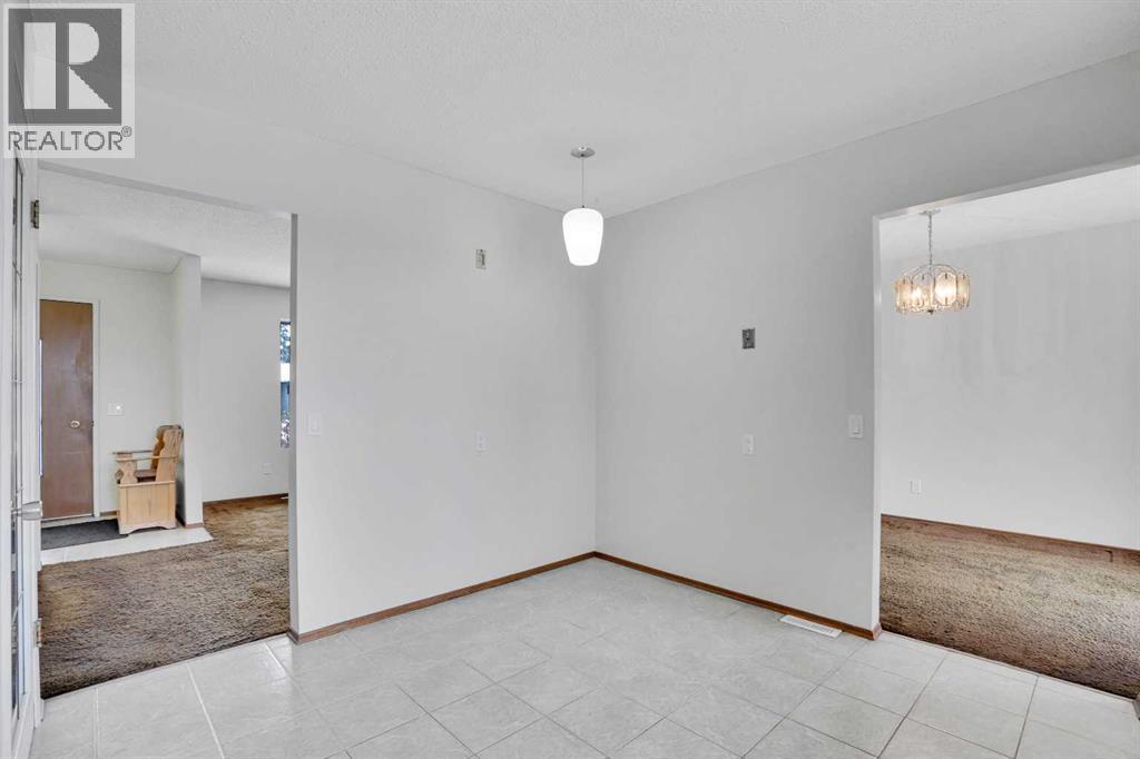 107 Silver Brook Drive Nw, Calgary, AB