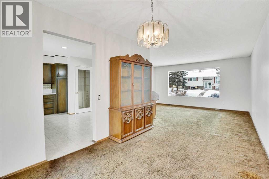 107 Silver Brook Drive Nw, Calgary, AB