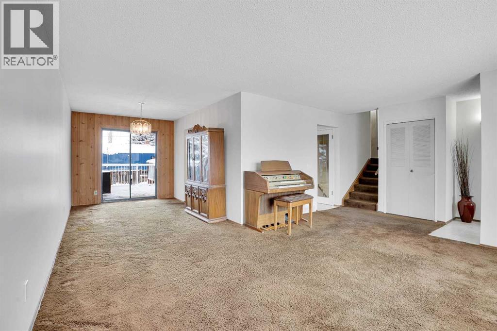 107 Silver Brook Drive Nw, Calgary, AB