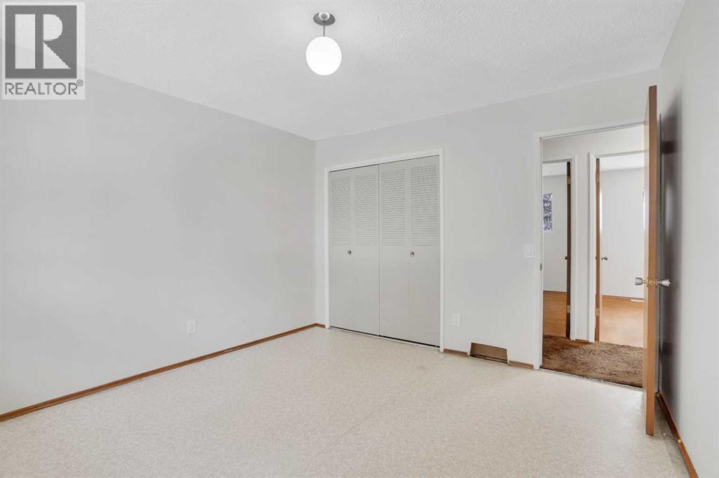 107 Silver Brook Drive Nw, Calgary, AB