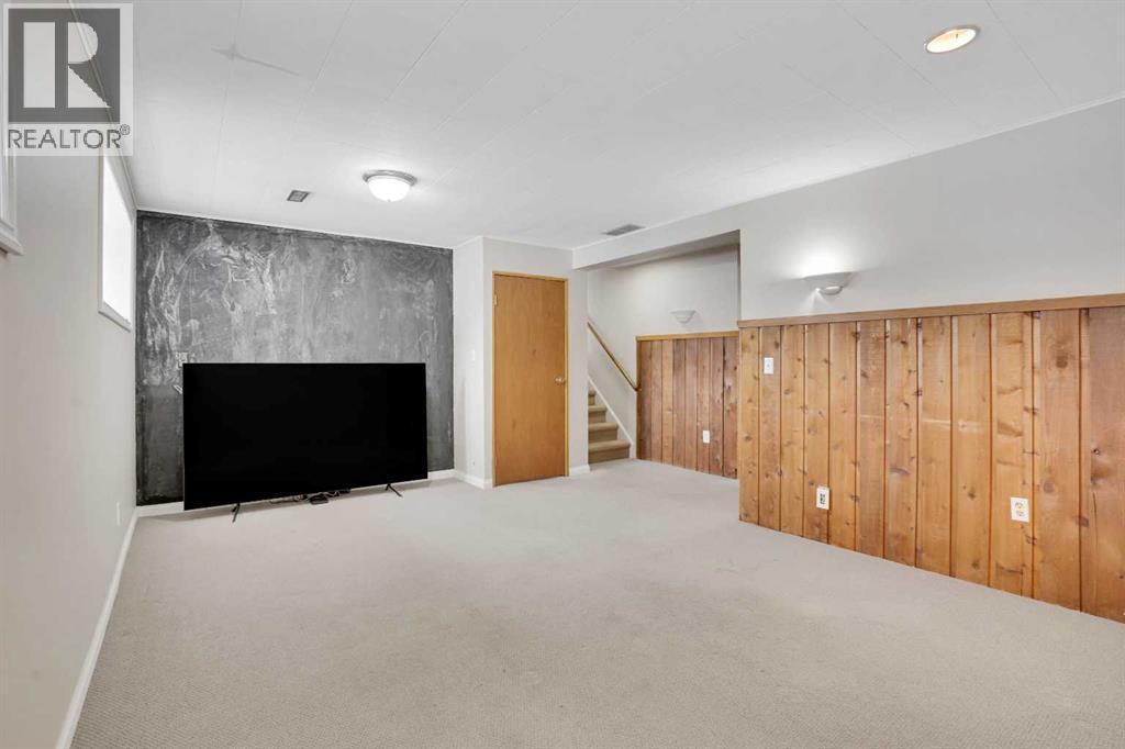 107 Silver Brook Drive Nw, Calgary, AB