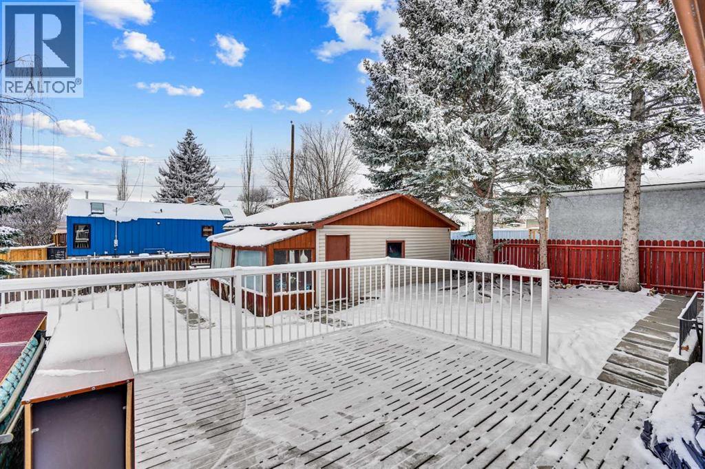 107 Silver Brook Drive Nw, Calgary, AB