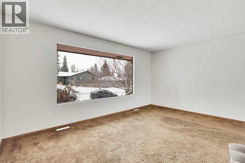 107 Silver Brook Drive Nw, Calgary, AB