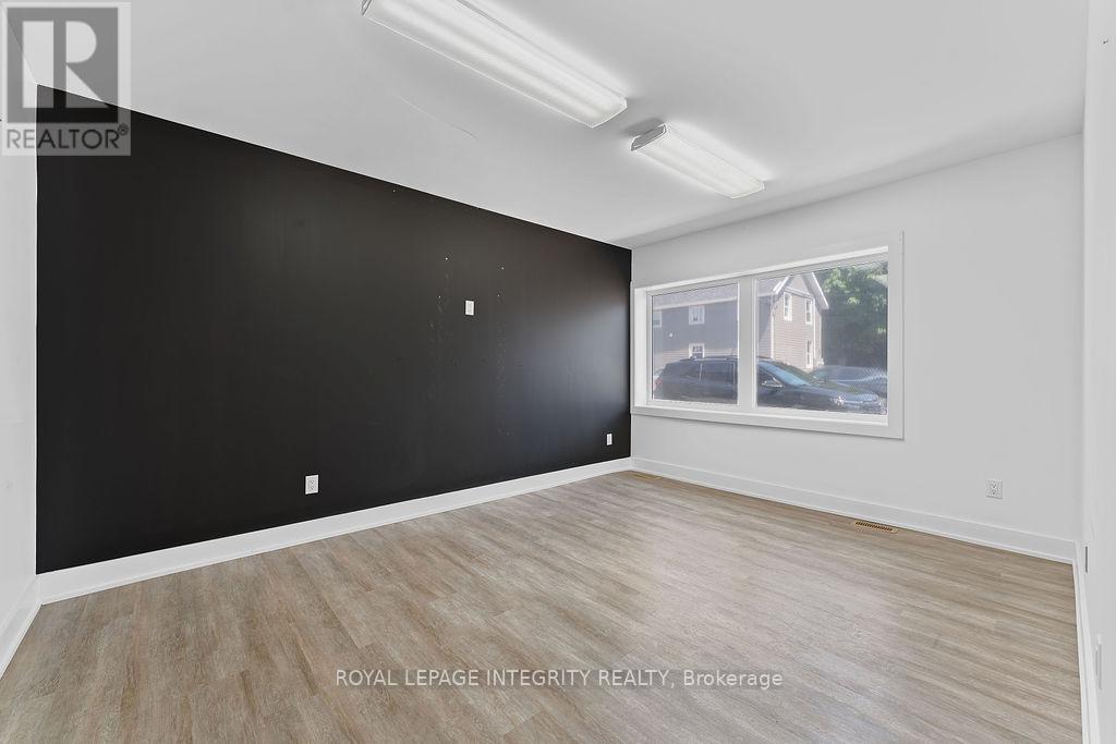 34 Market Street N, Smiths Falls, ON