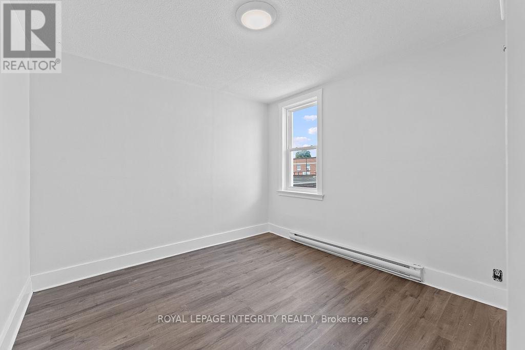 34 Market Street N, Smiths Falls, ON