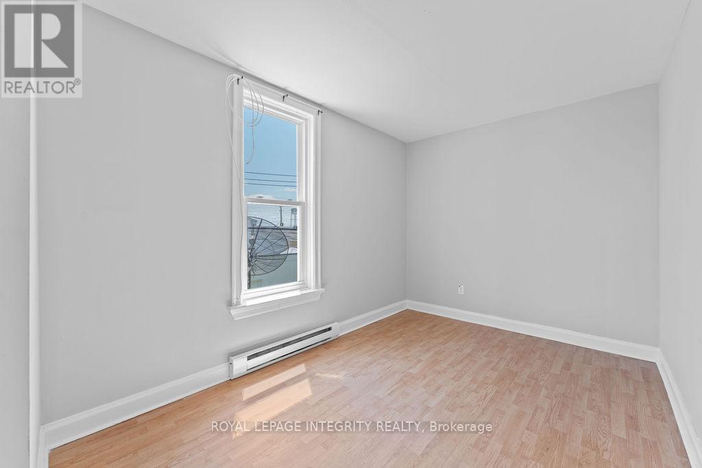 34 Market Street N, Smiths Falls, ON