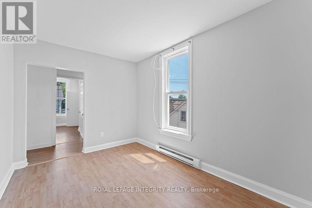 34 Market Street N, Smiths Falls, ON