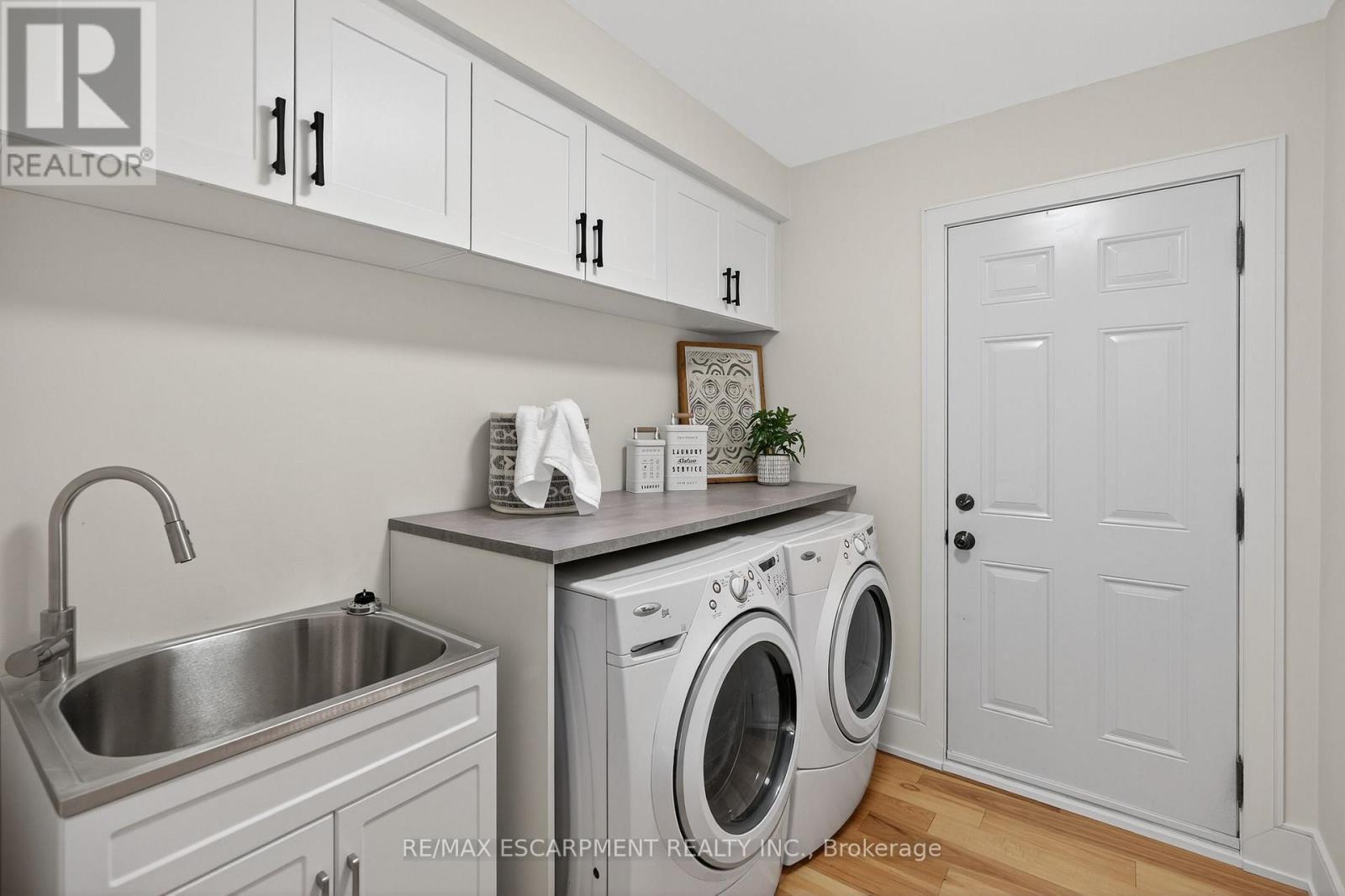 2347 Tweedsmuir Court, Burlington, ON - Indoor Photo Showing Laundry Room