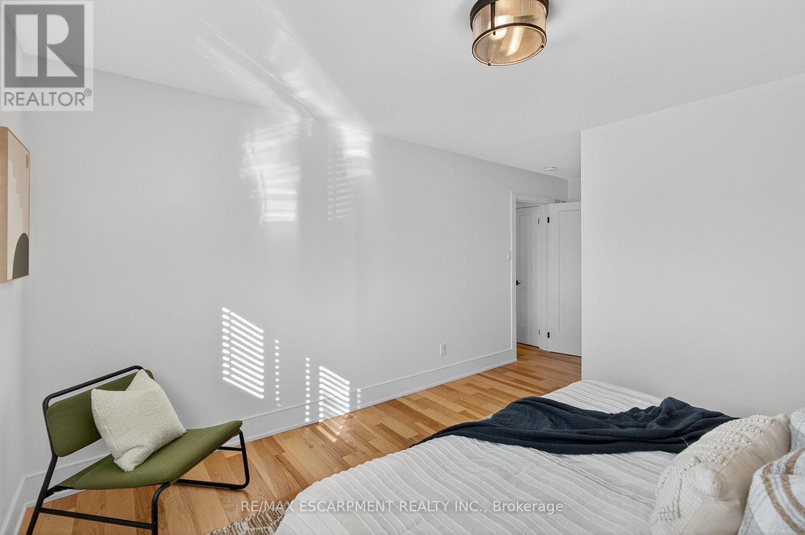2347 Tweedsmuir Court, Burlington, ON - Indoor Photo Showing Bedroom