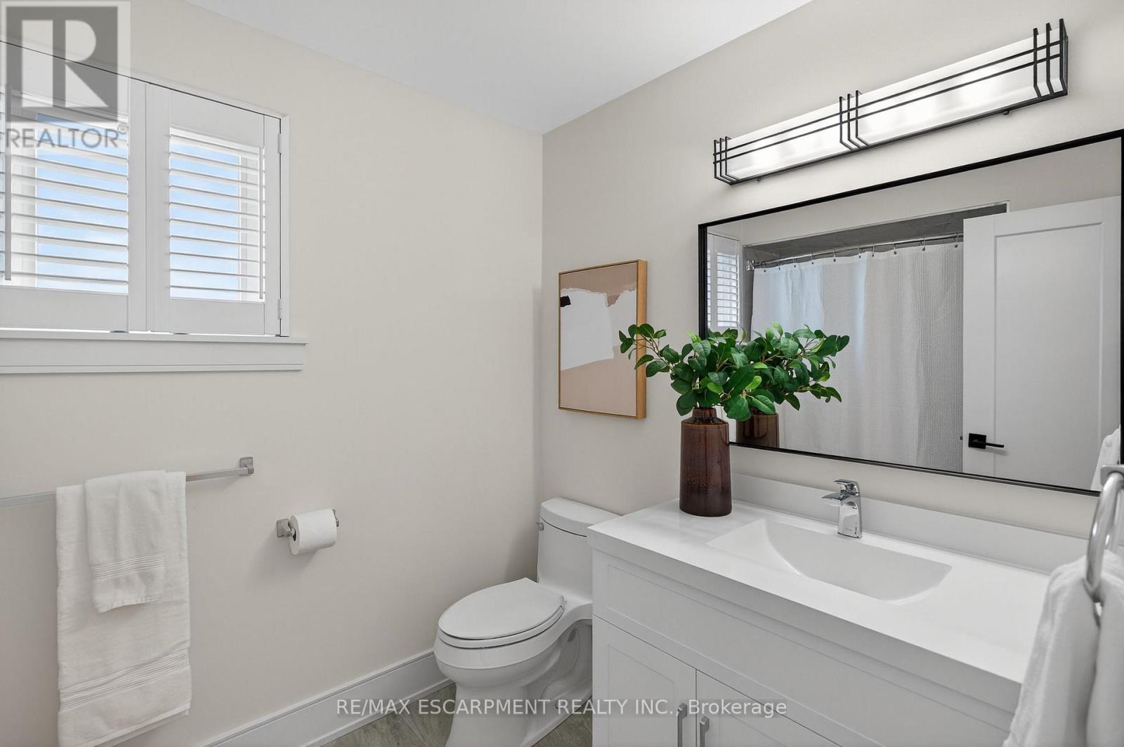 2347 Tweedsmuir Court, Burlington, ON - Indoor Photo Showing Bathroom
