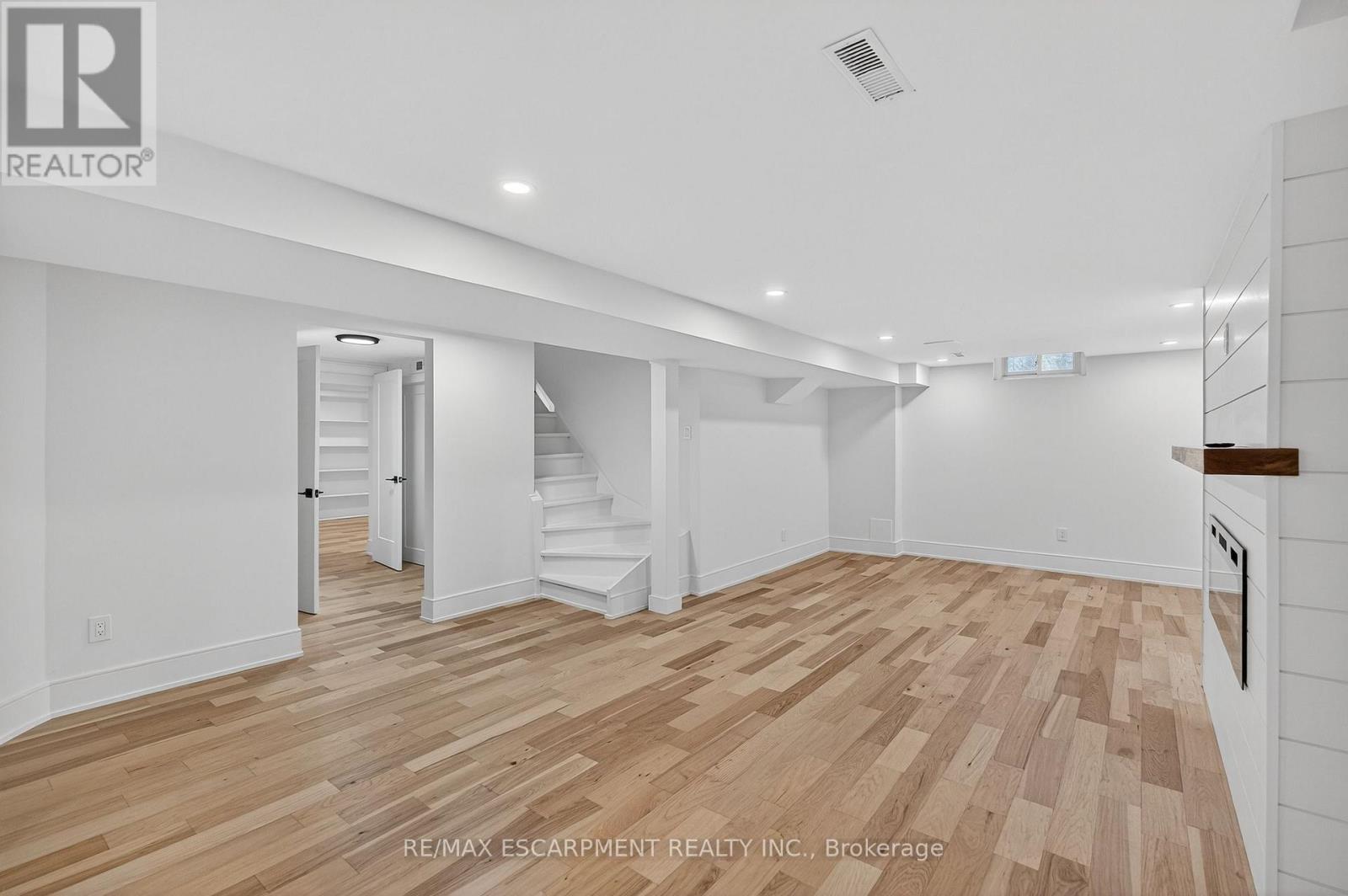 2347 Tweedsmuir Court, Burlington, ON - Indoor Photo Showing Other Room