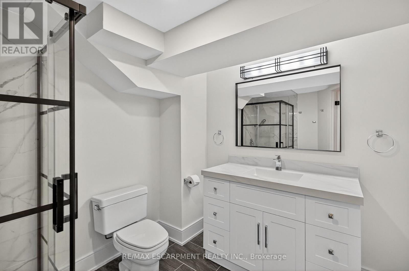 2347 Tweedsmuir Court, Burlington, ON - Indoor Photo Showing Bathroom