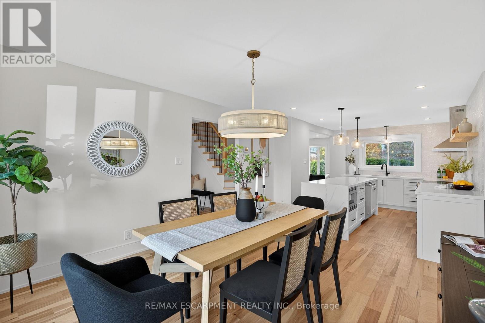2347 Tweedsmuir Court, Burlington, ON - Indoor Photo Showing Dining Room