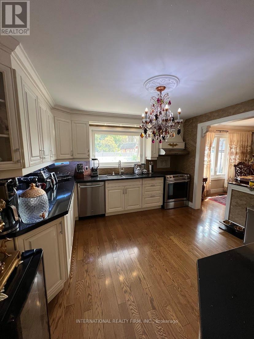 2910 Oka Road, Mississauga, ON - Indoor Photo Showing Kitchen