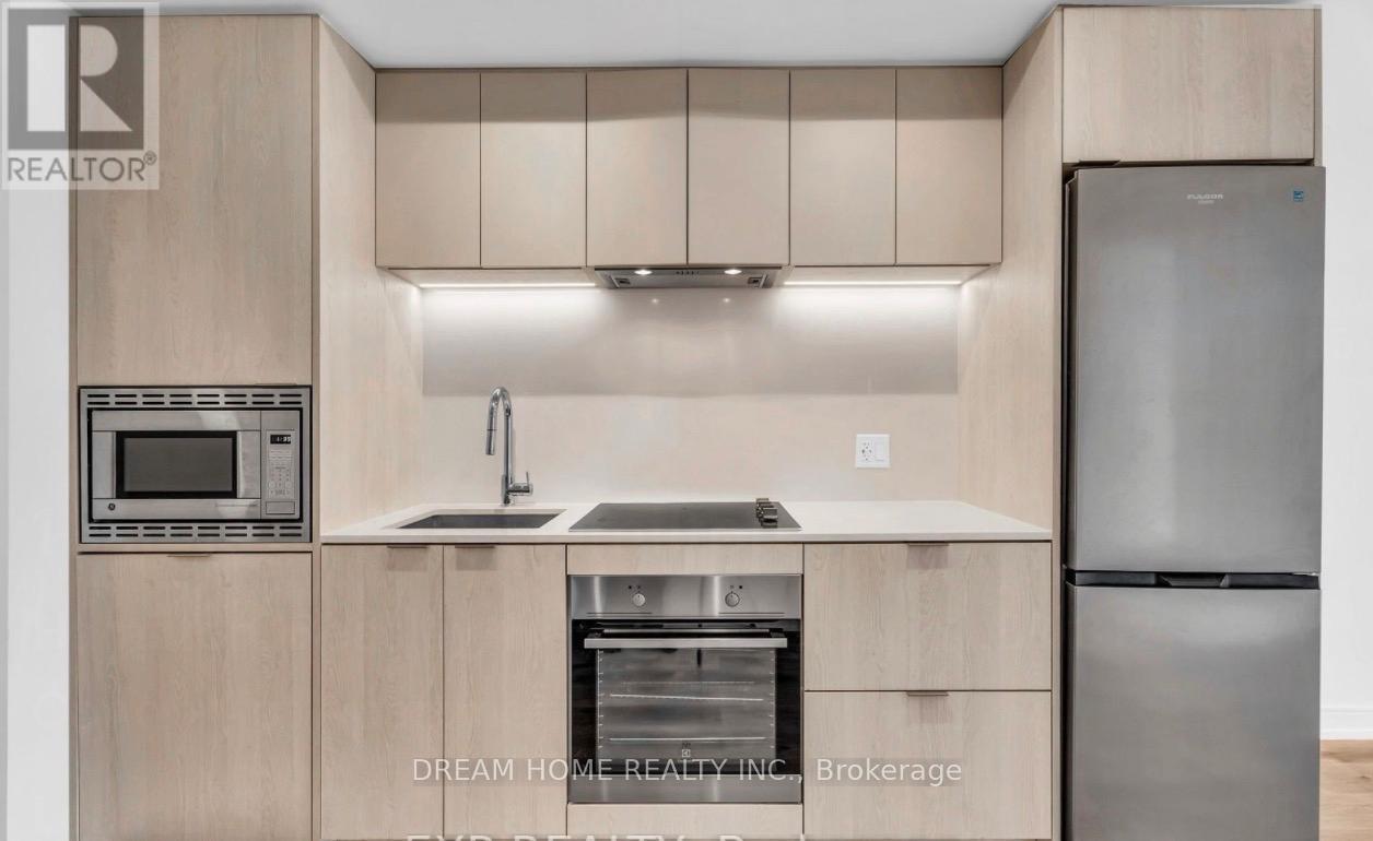 728 - 1 Jarvis St Street, Hamilton, ON - Indoor Photo Showing Kitchen