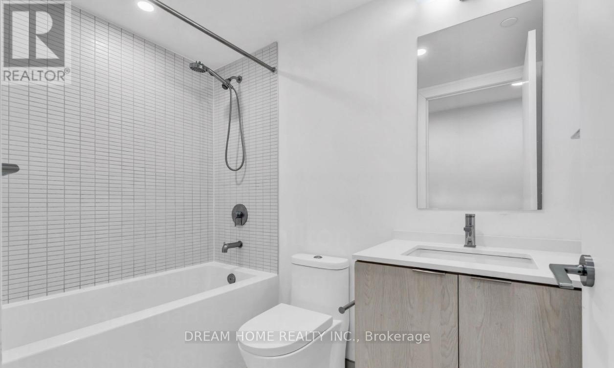 728 - 1 Jarvis St Street, Hamilton, ON - Indoor Photo Showing Bathroom