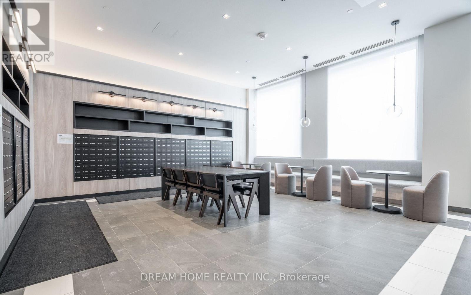 728 - 1 Jarvis St Street, Hamilton, ON - Indoor