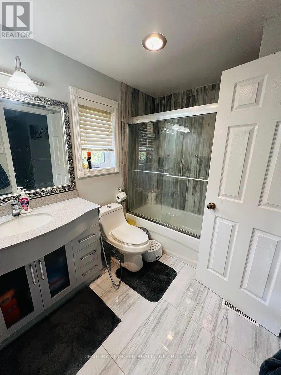 6335 Plowmans Drive, Mississauga, ON - Indoor Photo Showing Bathroom