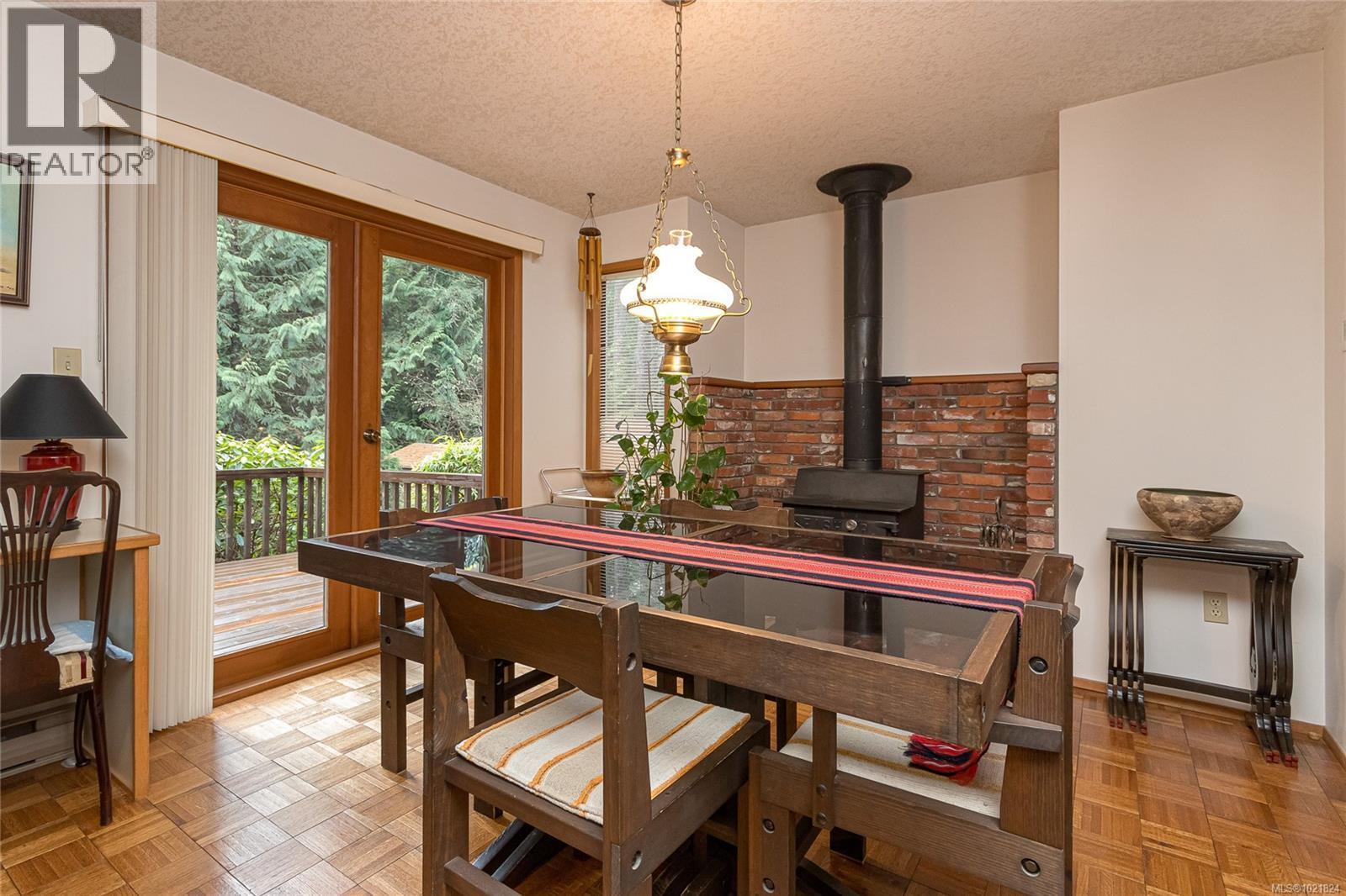 2682 Sunny Glades Lane, Shawnigan Lake, BC - Indoor Photo Showing Dining Room
