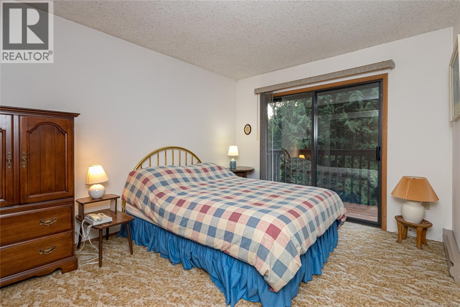2682 Sunny Glades Lane, Shawnigan Lake, BC - Indoor Photo Showing Bedroom