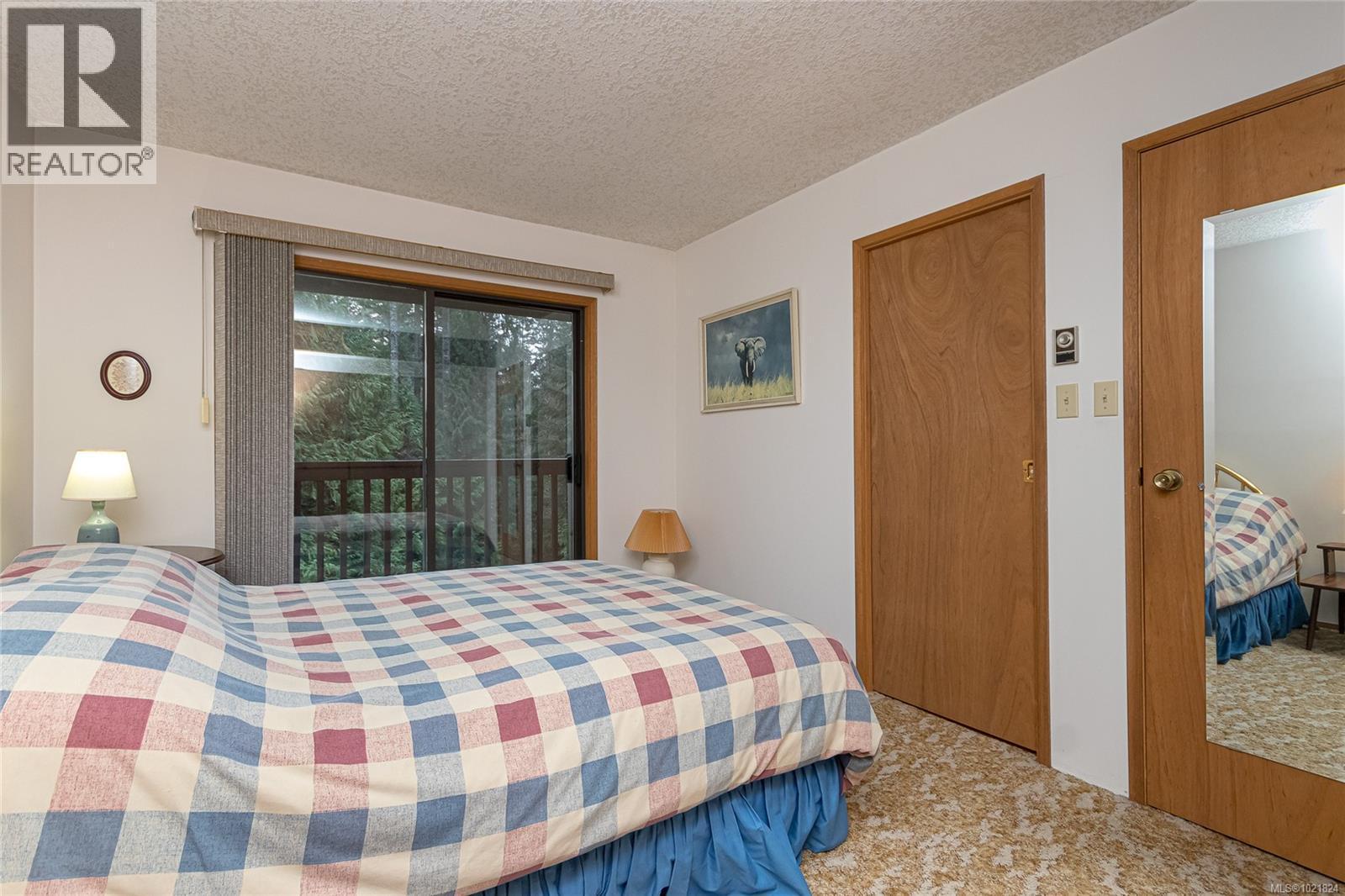2682 Sunny Glades Lane, Shawnigan Lake, BC - Indoor Photo Showing Bedroom