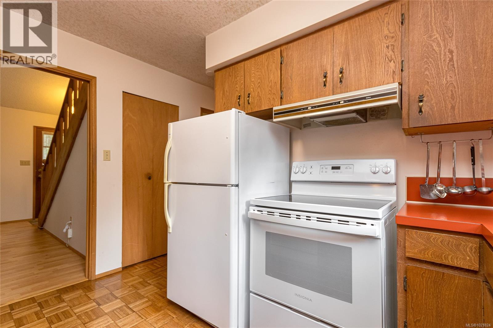 2682 Sunny Glades Lane, Shawnigan Lake, BC - Indoor Photo Showing Kitchen