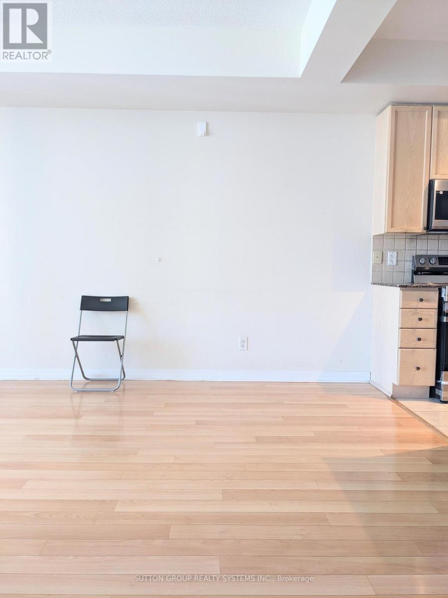 2003 - 225 Webb Drive, Mississauga, ON - Indoor Photo Showing Kitchen