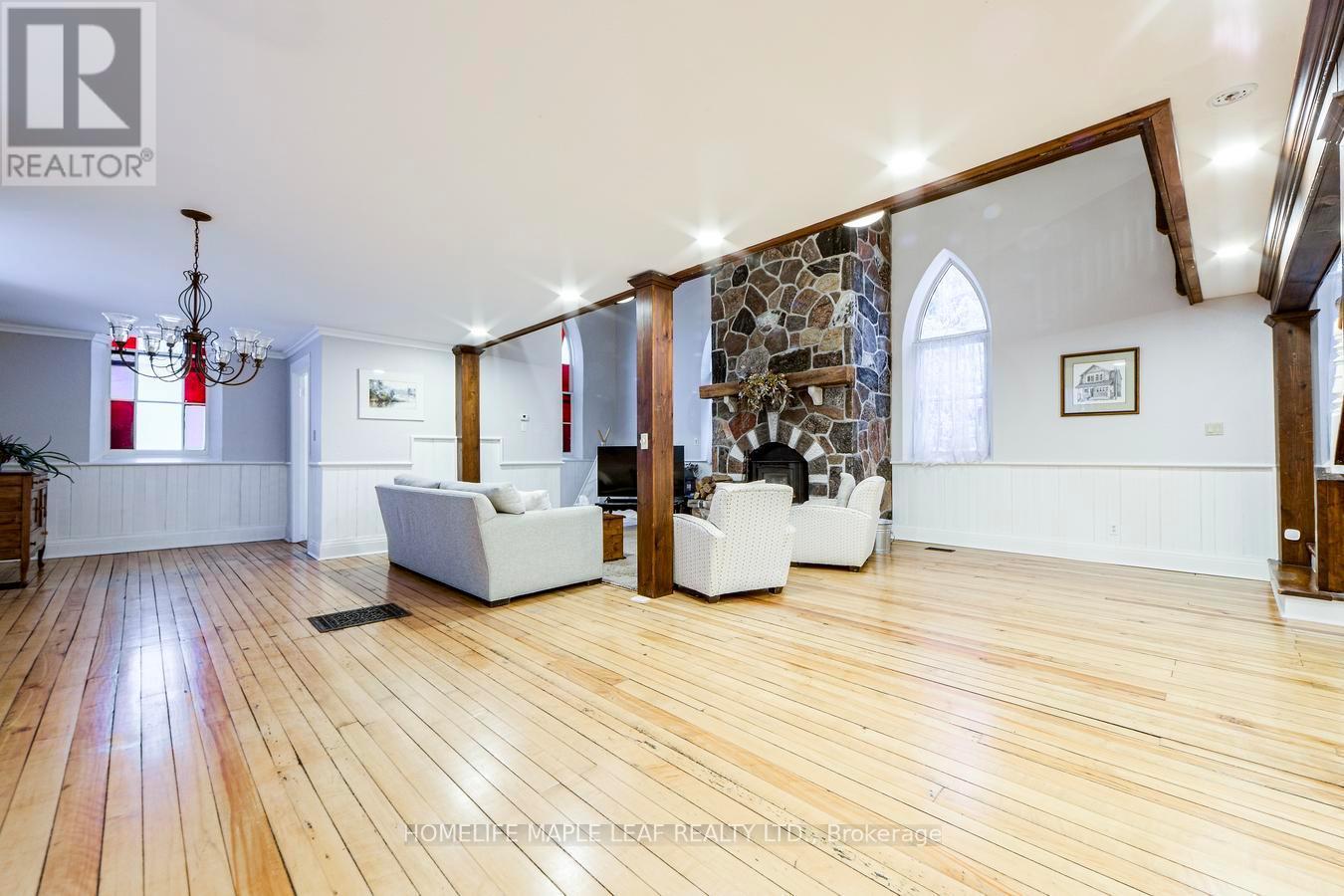 10 Mill Street, Amaranth, ON - Indoor