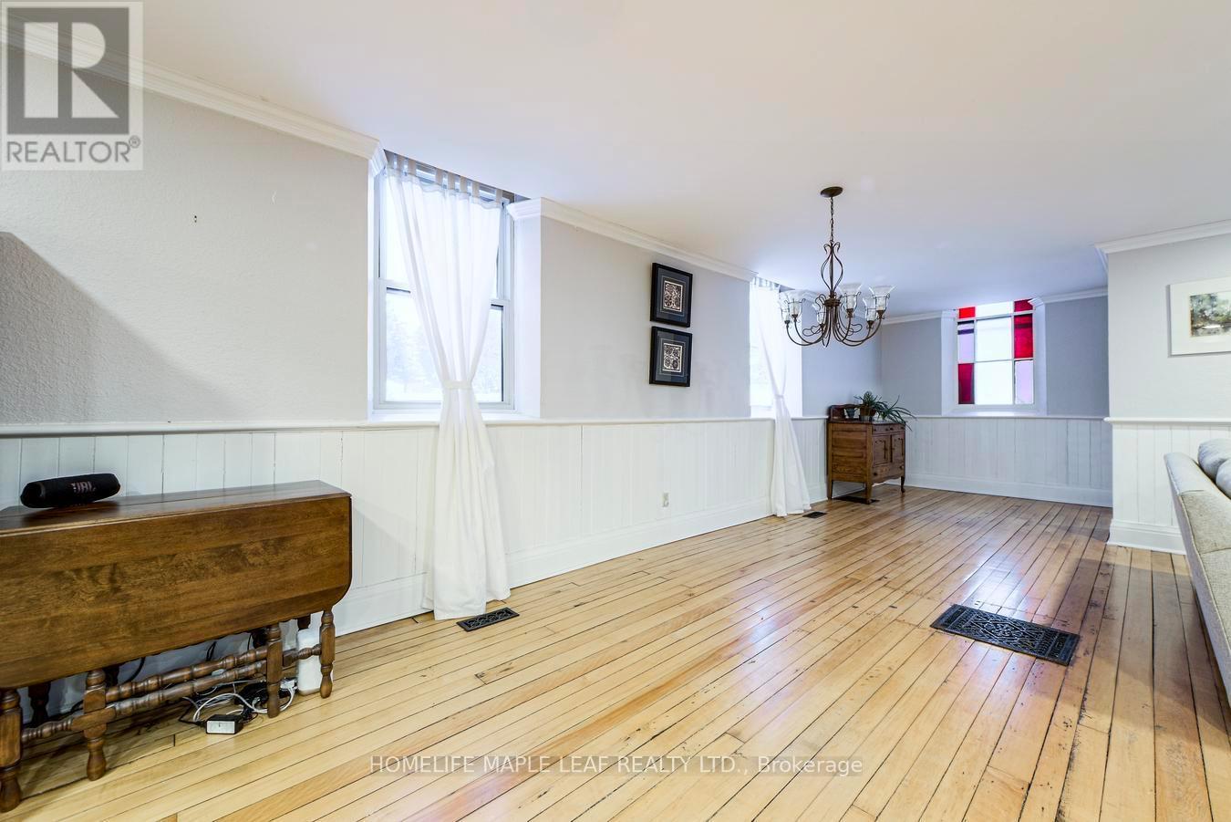 10 Mill Street, Amaranth, ON - Indoor Photo Showing Other Room