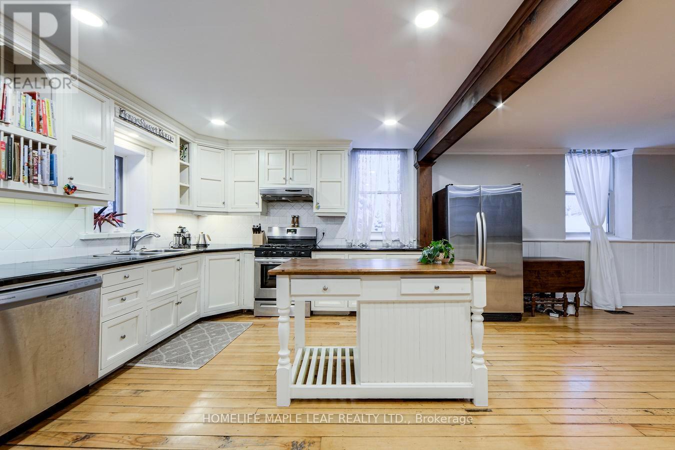 10 Mill Street, Amaranth, ON - Indoor Photo Showing Kitchen With Double Sink