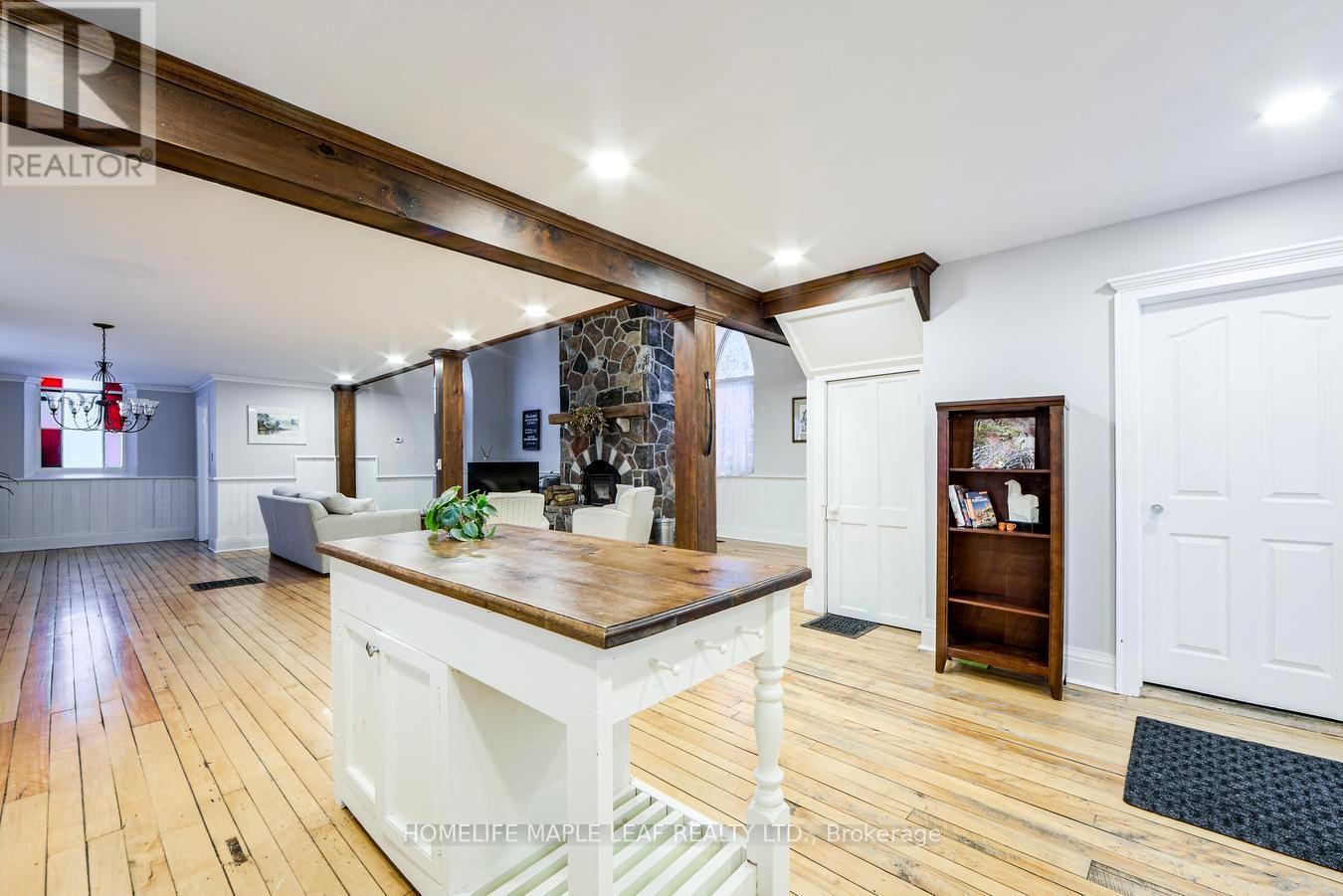 10 Mill Street, Amaranth, ON - Indoor