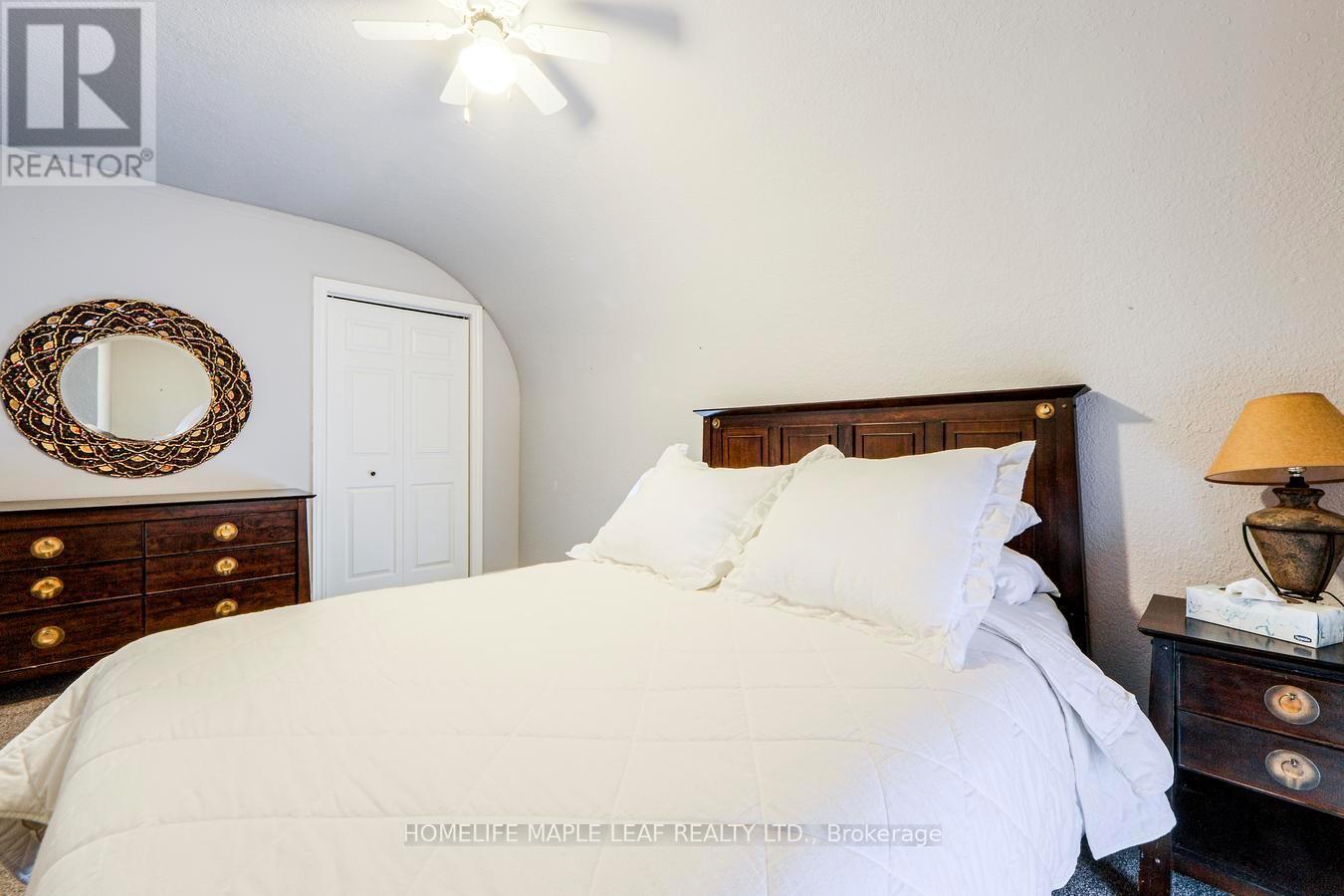 10 Mill Street, Amaranth, ON - Indoor Photo Showing Bedroom