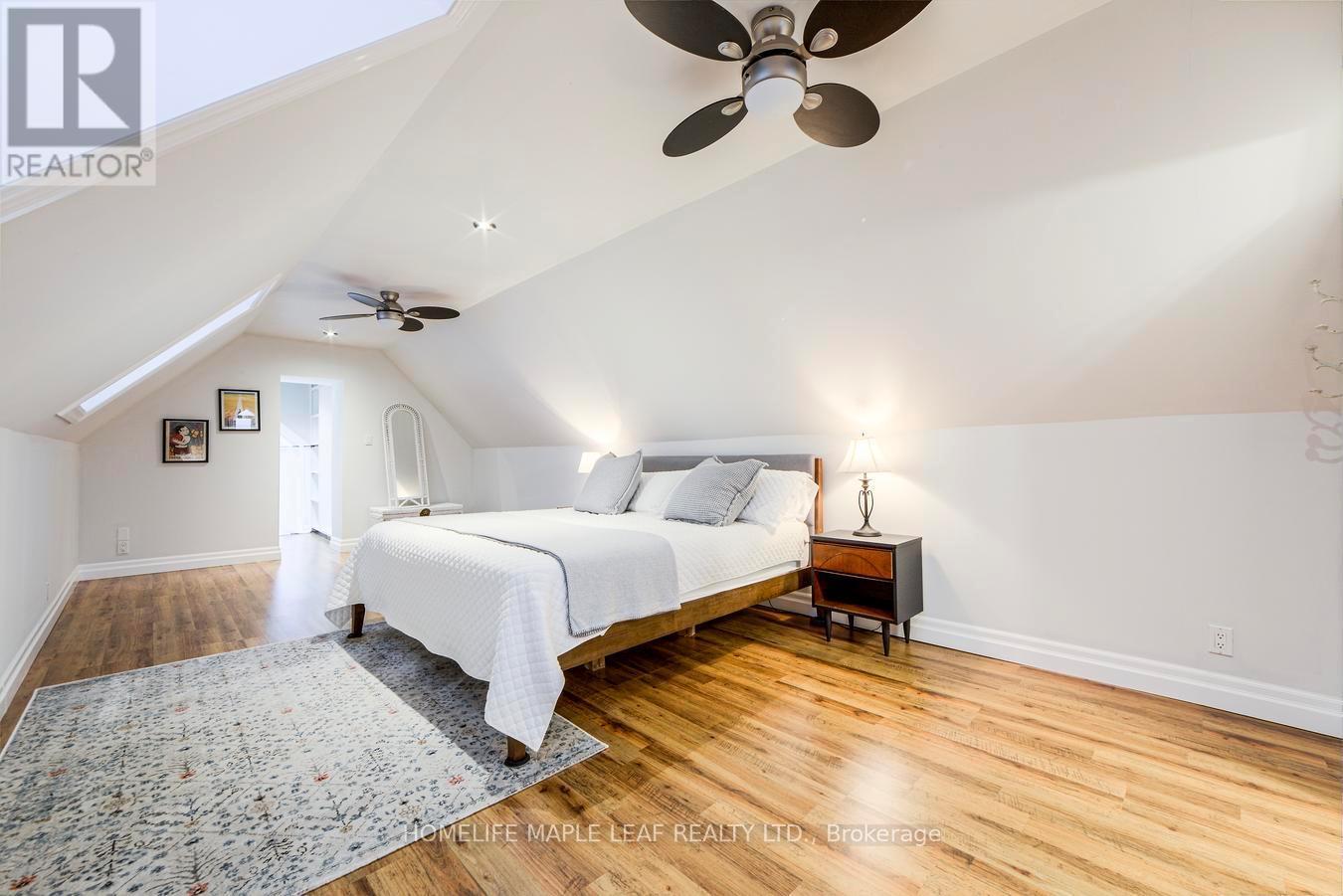 10 Mill Street, Amaranth, ON - Indoor Photo Showing Bedroom