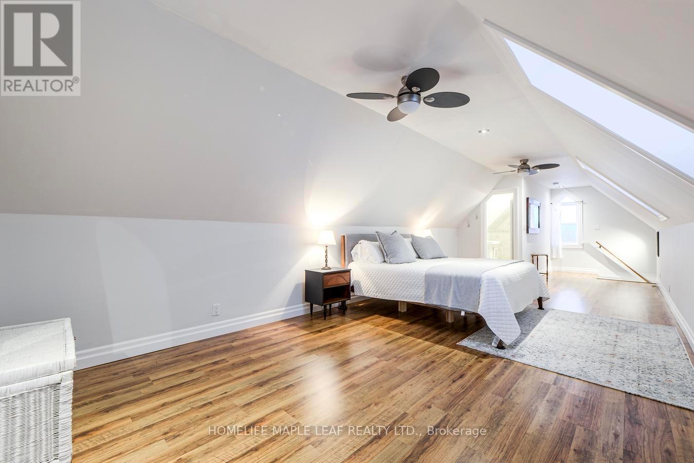 10 Mill Street, Amaranth, ON - Indoor Photo Showing Bedroom